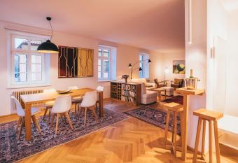 Latron 98 has Balcony rooms