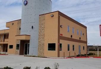 Crystal Inn - Sugarland has Smoking rooms