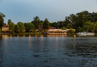 Hotel Herastrau has Balcony rooms