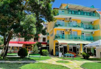 Family Hotel Avenue  has Balcony rooms