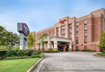 Hampton Inn Wilmington-University Area/Smith Creek Station has Balcony rooms