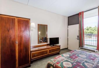 Days Inn by Wyndham Statesboro has Smoking rooms