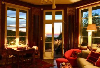 Le Manoir Normand has Balcony rooms