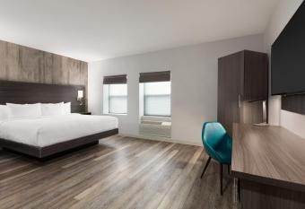 Days Inn by Wyndham Saint John has rooms with a private hot tub