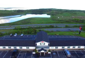 Econo Lodge Inn & Suites Saint John allows 18 year olds to book a room