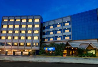 Comfort Inn Sunset allows 18 year olds to book a room