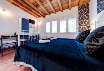 Oasis Seaside Rooms has Smoking/Balcony rooms