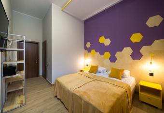 HOTEL Bee Station has Balcony rooms