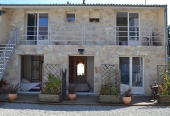 Les chambres des Gites des Isles has Balcony rooms