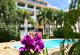Krabi Golden Hill Hotel has Balcony rooms