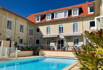 Boutique H  tel d Orbigny Chatelaillon - La Rochelle allows 18 year olds to book a room