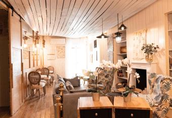 Epoca Home has Balcony rooms