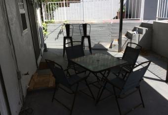 4 bedroom and 3 bath home close to universal studio and Hollywood has Balcony rooms