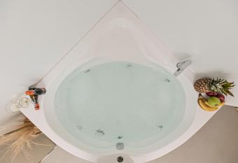 Naxos Blue Sky allows 18 year olds to book a room