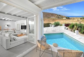 Mykonos Dream Villas allows 18 year olds to book a room