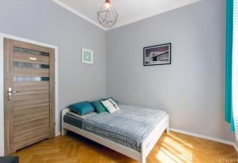 ClickTheFlat Wsp  lna Central Apart Rooms allows 18 year olds to book a room