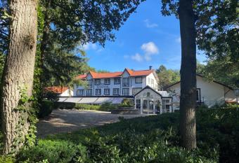 Landgoedhotel Villa Vennendal allows 18 year olds to book a room