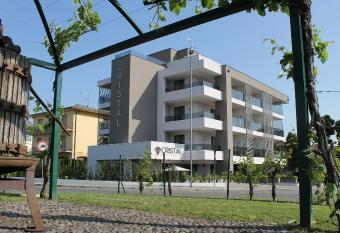 Hotel Cristal has Balcony rooms