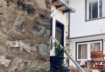 Kosta House has Balcony rooms