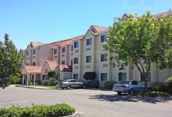 Motel 6 Dixon has Smoking rooms