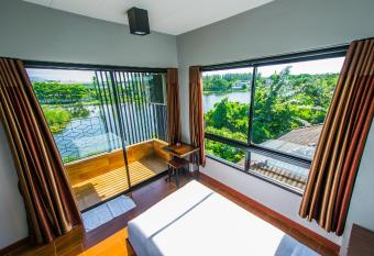 Na Siri Lake View has Balcony rooms