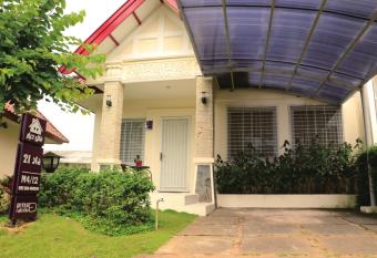 Diyar Villas Puncak M4/12 has Balcony rooms