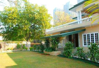 Le Royal has Balcony rooms