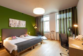 Hotel B  ren am Bundesplatz allows 18 year olds to book a room