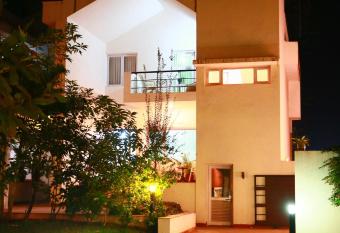 Villa Samaara14 Candolim Beach 500mts allows 18 year olds to book a room