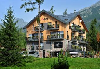 APLEND Vila Ol  via allows 18 year olds to book a room