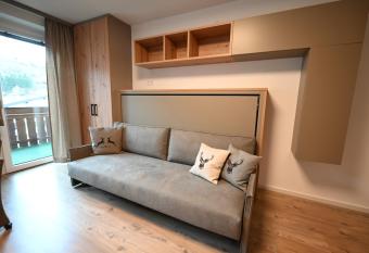 Penthouse 82 by Four Seasons Apartments has Balcony rooms