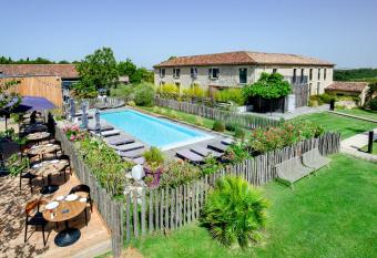 Le Domaine de Baulieu has Balcony rooms