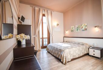 Bergamo Romantica allows 18 year olds to book a room