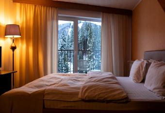 Atrium Hotel Mountain View Predeal has Balcony rooms