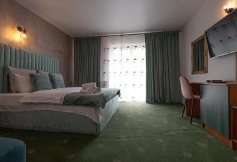 Top Mountain allows 18 year olds to book a room