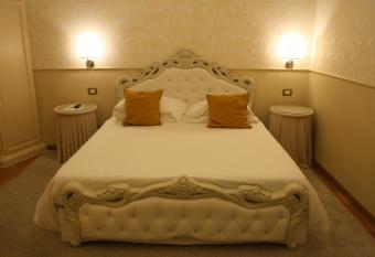 Relais Tot   BeB bed e breakfast has rooms with a private hot tub