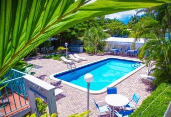 Green Island Inn allows 18 year olds to book a room