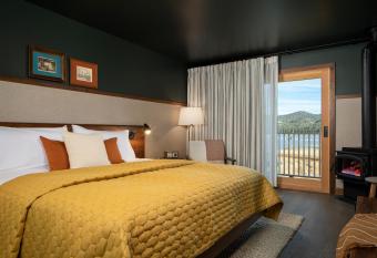 Hotel Marina Riviera allows 18 year olds to book a room