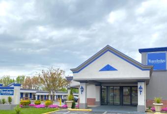 Travelodge By Wyndham Laurel/Ft. Meade/Near Nsa has Smoking rooms