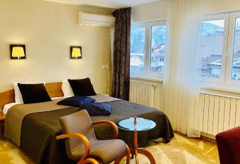 Halvat Guesthouse has Balcony rooms