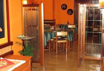 Hostal La Barretina has Balcony rooms