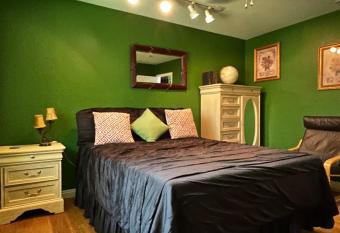 Beautiful Foothill Home has Balcony rooms