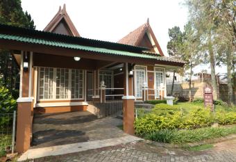 Diyar Villas Puncak M6/12 has Balcony rooms