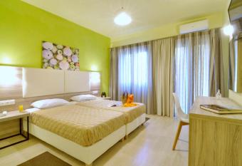 Hotel Orpheus allows 18 year olds to book a room