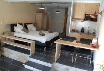 Logies Tommenmolen allows 18 year olds to book a room