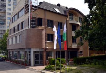 Elate Plaza Hotel allows 18 year olds to book a room