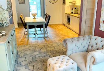 BESOTEL Mettmann allows 18 year olds to book a room