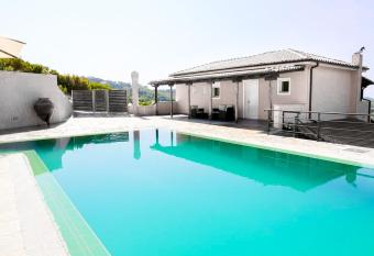 Villa Anemoessa has Balcony rooms