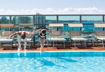 Hotel Universal allows 18 year olds to book a room