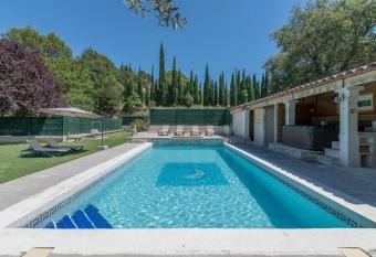 Villa de 3 chambres avec piscine privee jacuzzi et jardin amenage a Oppede has Balcony rooms